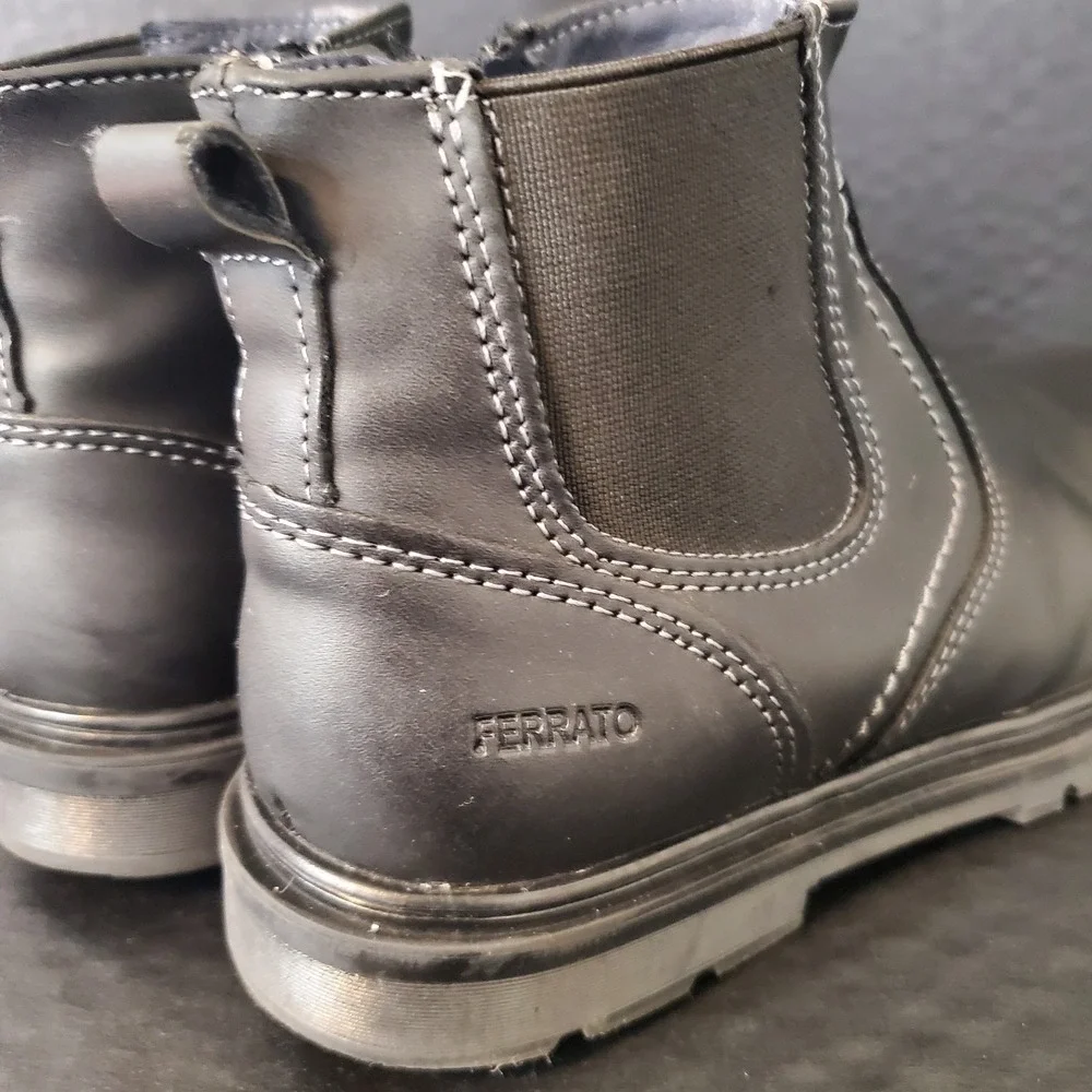 FERRATO Boys Black Ankle Boots Youth‎ Size 1 Side Zip Lightly Worn, Toe Scuffs